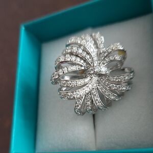 14k White Gold & Diamonds Elegant Women's Ring